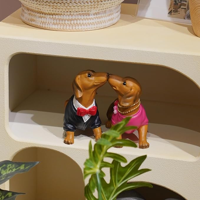 Guichifun Valentines Day Decor Couple Gifts - Kissing Dachshund Dog Couple Figurines 2 Piece Resin Love Statue Decor Valentine Decorations Anniversary for Husband Wife Gifts 8.5 X 2.5 X 5 Inch
